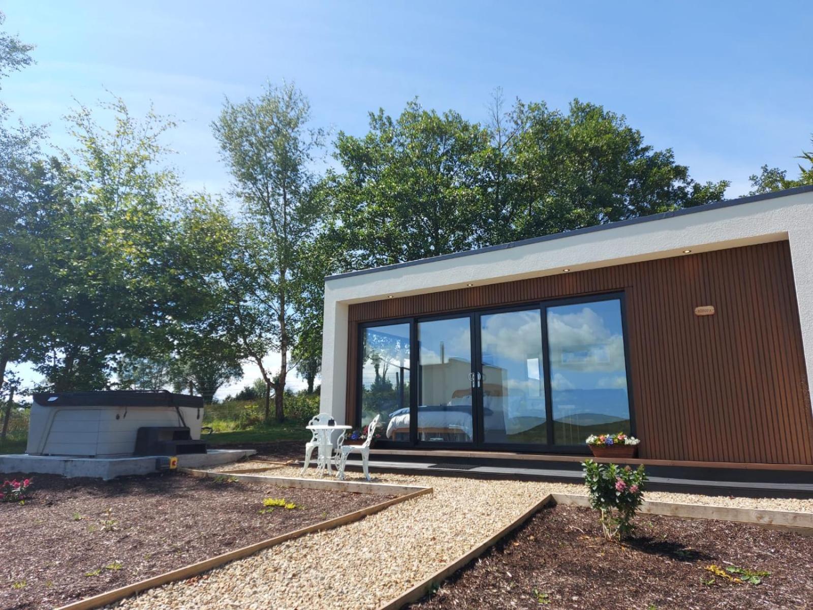 אניסקילן Lakescape - Waterfront Self- Catering Cabins חדר תמונה
