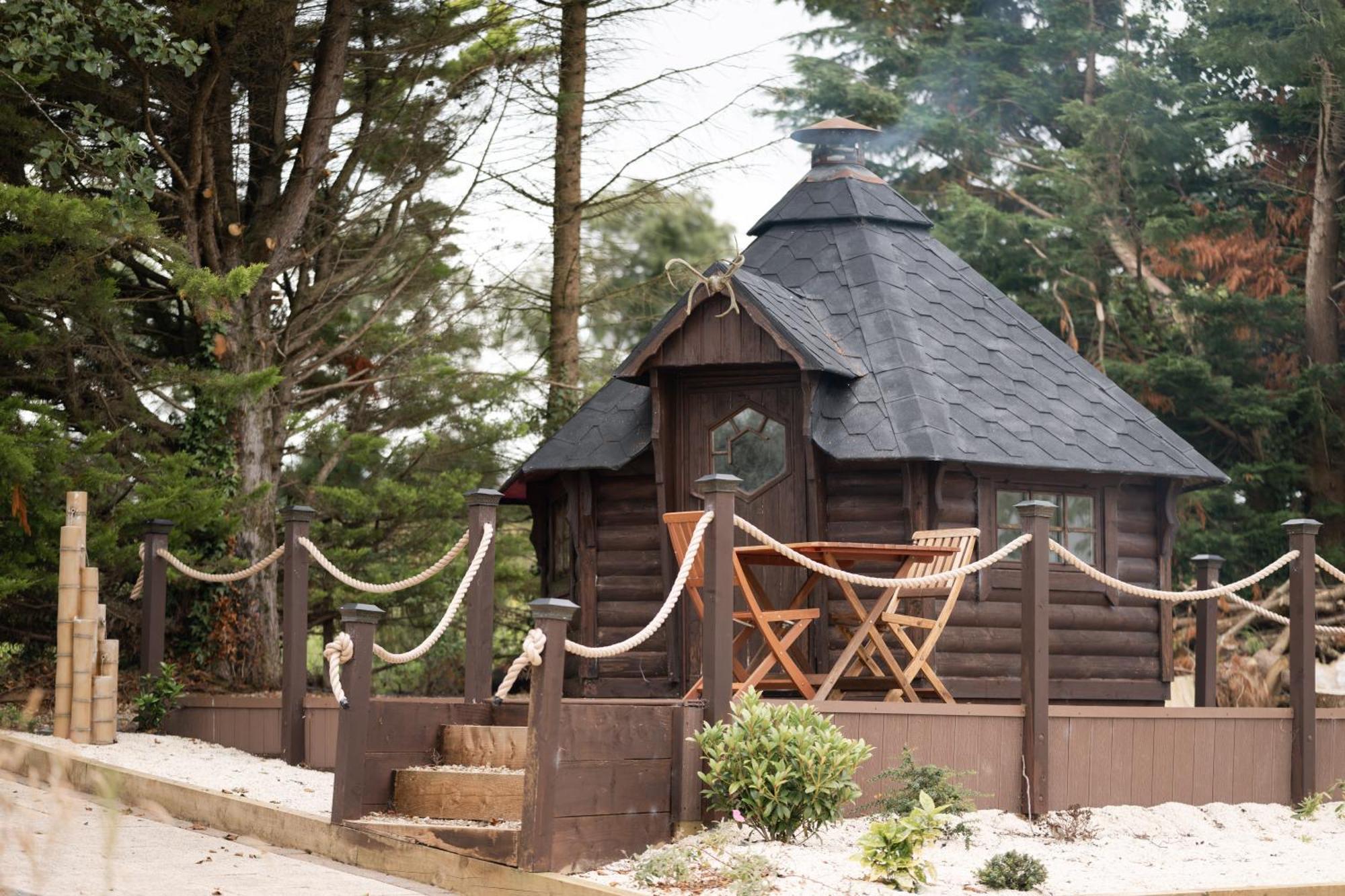 אניסקילן Lakescape - Waterfront Self- Catering Cabins מראה חיצוני תמונה